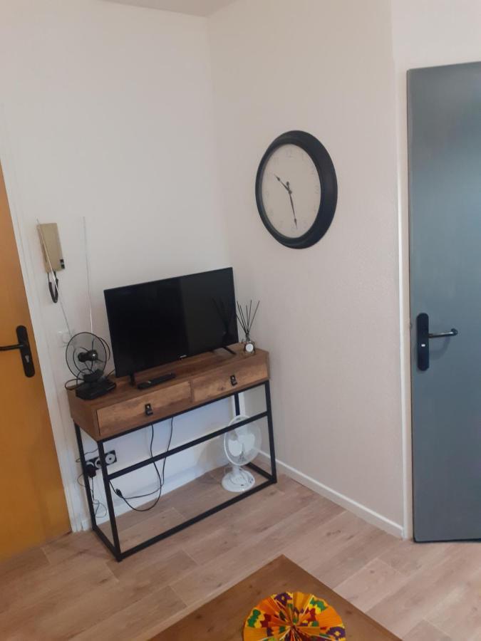 Apartamento Charmant Petit Studio Au Coeur De Figeac Exterior foto